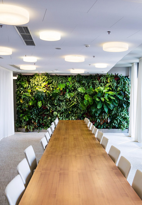 Verticale plantenwand voor een gezonde en stijlvolle werkruimte
