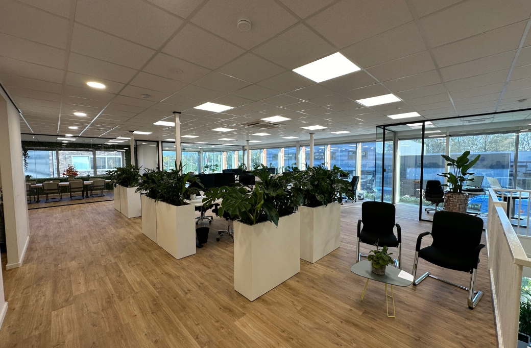 Kantoortuin met roomdivider