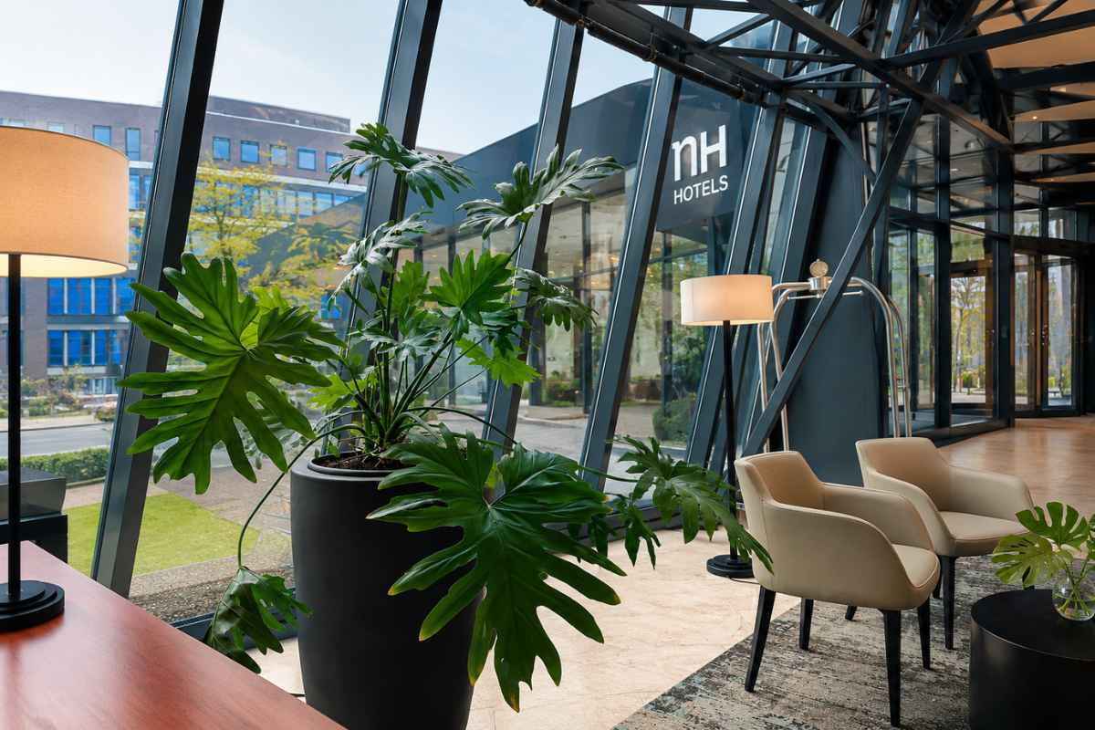 Beplanting bij de entree van NH Hotels
